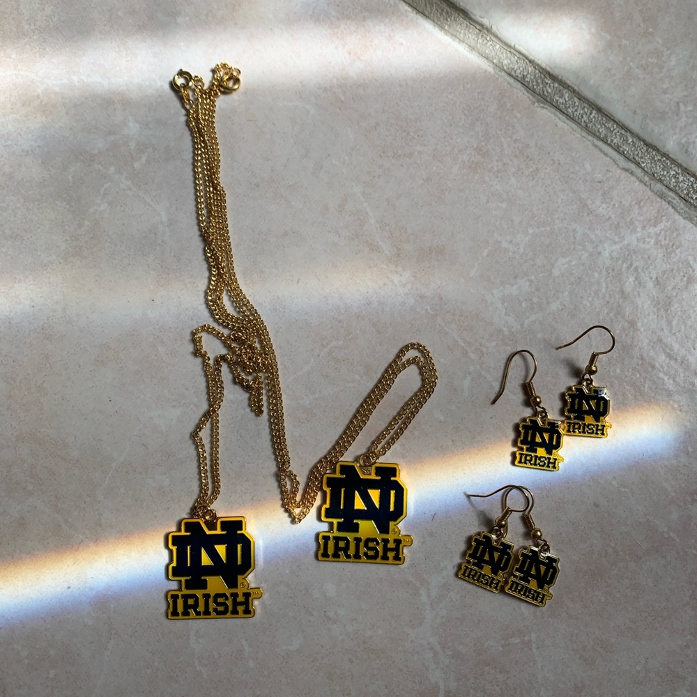 Norte dam pendant and earrings